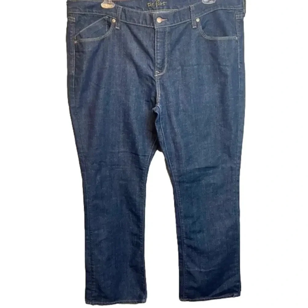 Old Navy plus size mid rise,‎ bootcut jeans. The flirt 
Size: 20 reg